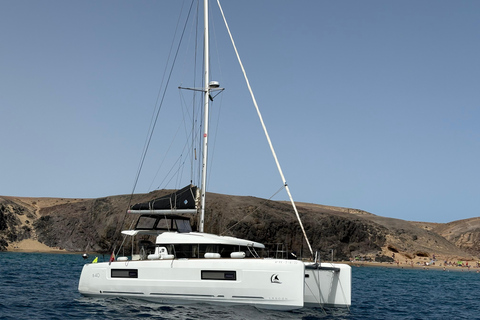 Lanzarote: Private Catamaran to Papagayo from Playa Blanca — 4 Hours Lanzarote: Cruise tour along the Papagayo Coast with Snacks & Activities
