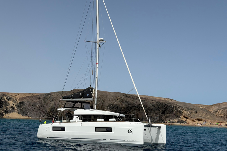 Lanzarote: Private Catamaran to Papagayo from Playa Blanca — 4 Hours Lanzarote: Cruise tour along the Papagayo Coast with Snacks & Activities