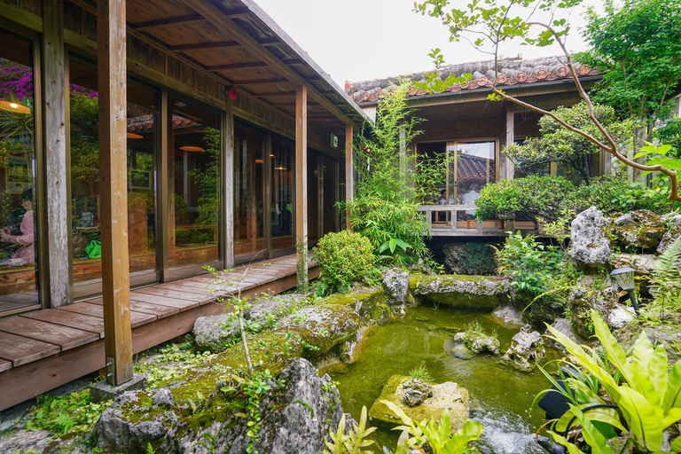 Naha: Okinawa Shuri Castle Peace Walking Tour