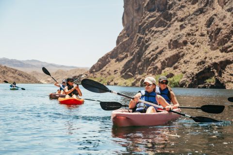 Cueva Esmeralda: recorrido en kayak con fondo transparente con traslado opcional