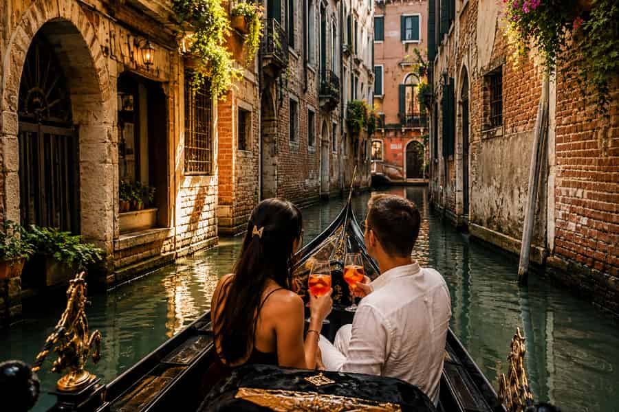 Venedig: Spritz und Gondelfahrt – 45-minütige private VIP-Tour. Foto: GetYourGuide Venedig: Spritz und Gondelfahrt – 45-minütige private VIP-Tour. Foto: GetYourGuide