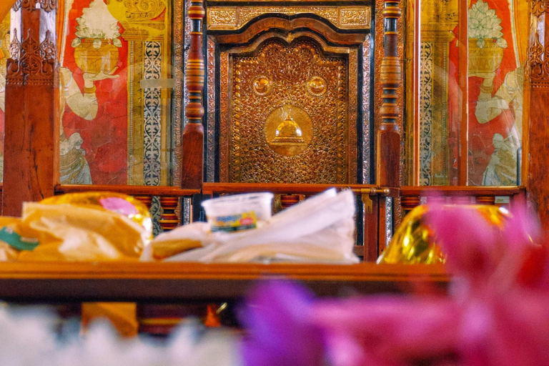 Colombo to Kandy Day Tour | True Story of the Last Kingdom
