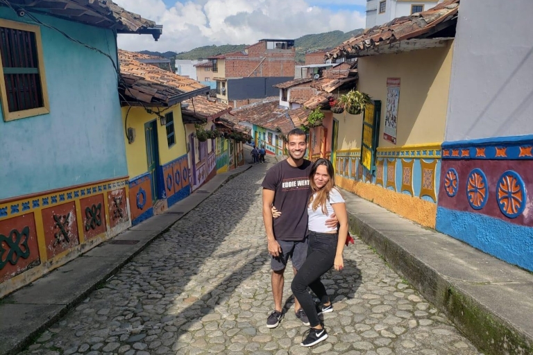 Ab Medellín: Privattour Fels von El Peñon und Guatapé