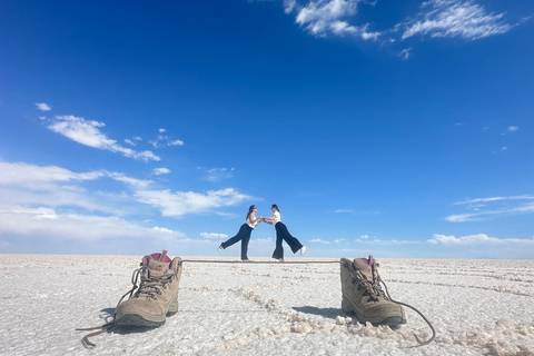 Oneway to the Uyuni Salt Flat and the Colored Lagoons