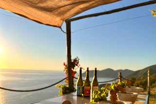 Volastra: BarCa Wine Tasting in Cinque Terre and Pesto Class