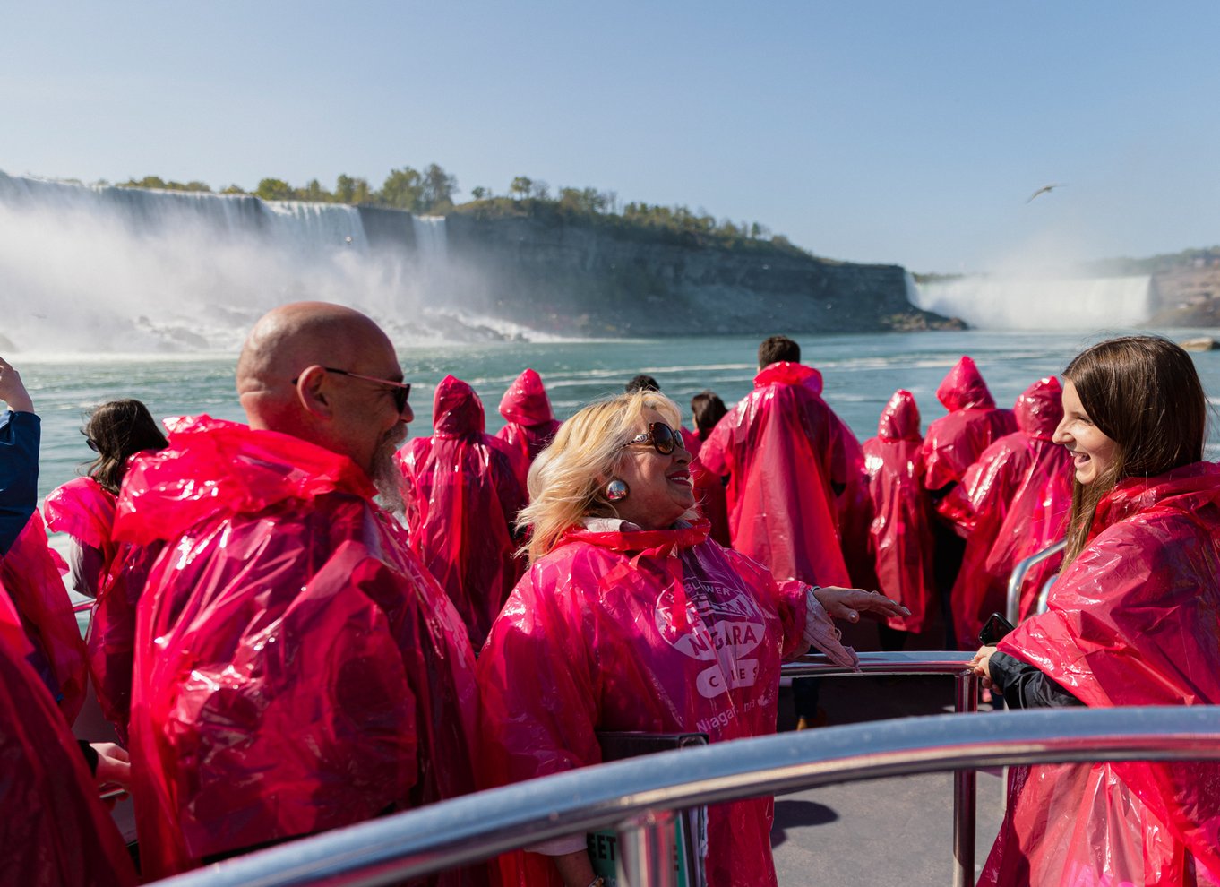 Niagara Falls: Bådtur og rejse bag vandfaldene