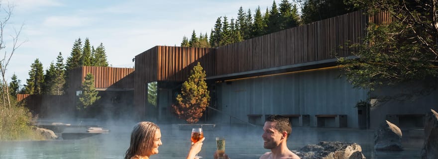 Akureyri: Entrada para a Forest Lagoon com toalha e bebida