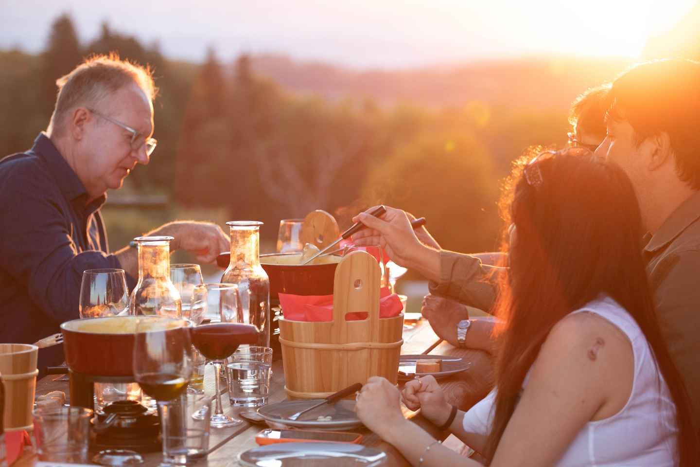 Zurich: Sunset Tour with Cheese Fondue - Tour in English