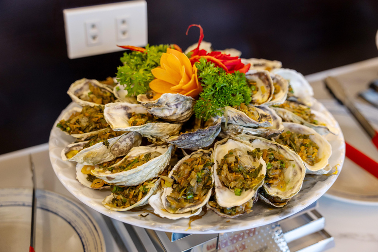 From Hanoi: Halong Bay Day Cruise with Lunch & Kayaking Halong Luxury Cruise+Limousine Bus (max 22 pax)+Set Menu