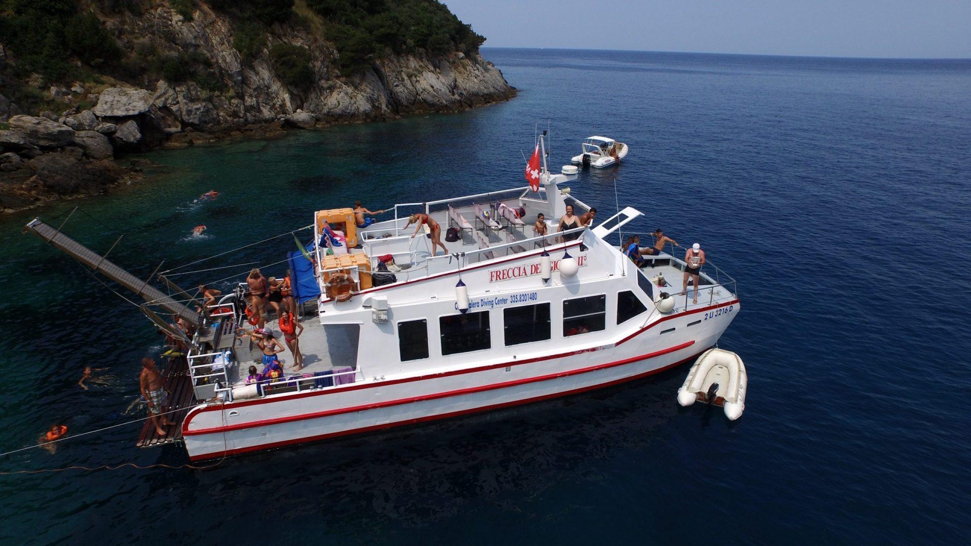 Argentario: Katamaranfahrt mit Schnorcheln & Mittagessen