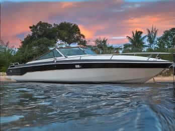 Born to Be Wild - Old-School Cruise on USA classic Speedboat