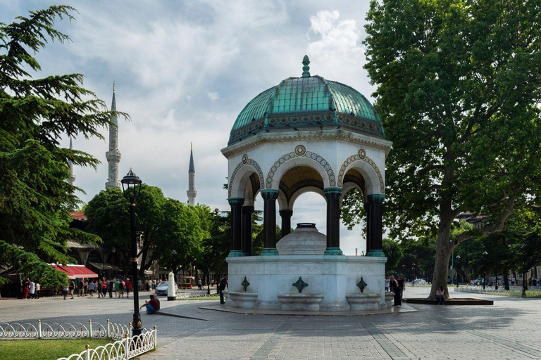 Istanbul: Small Group Guided Tour with Lunch & Tickets
