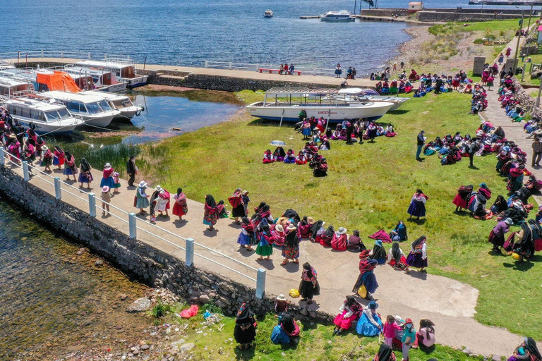 Tour de día completo al Lago Titicaca en Puno con almuerzo típico