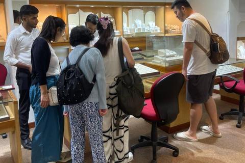 Kandy: Tea Tasting, Gem Museum & Spice Garden Tuk Tuk Tour