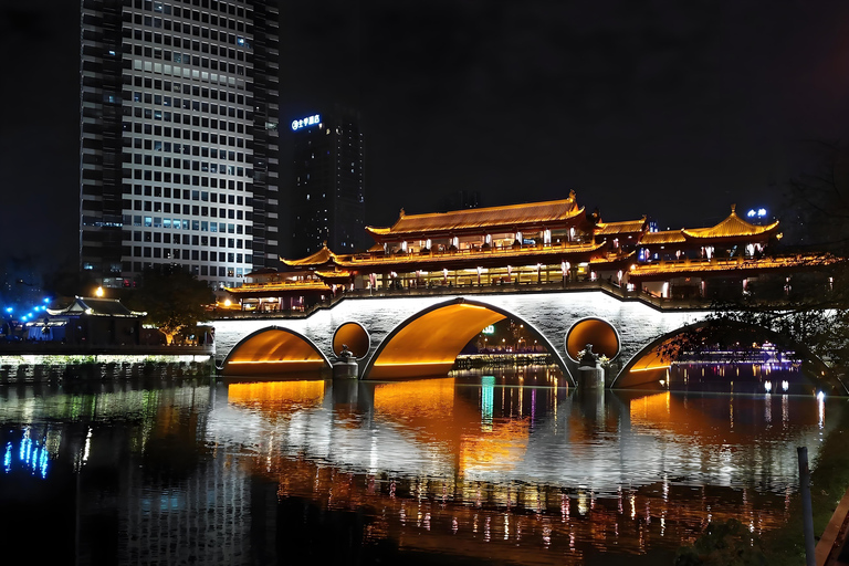 Guangzhou: Private Yacht Cruise with Drinks & Butler