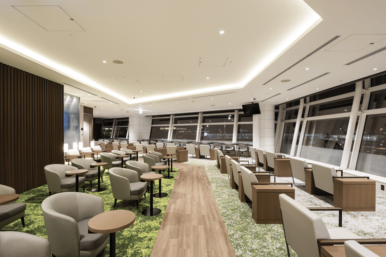 Tokio: salonik na międzynarodowym lotnisku Haneda By DragonPassT2 Krajowy DEP i międzynarodowy DEP: Power Lounge Premium