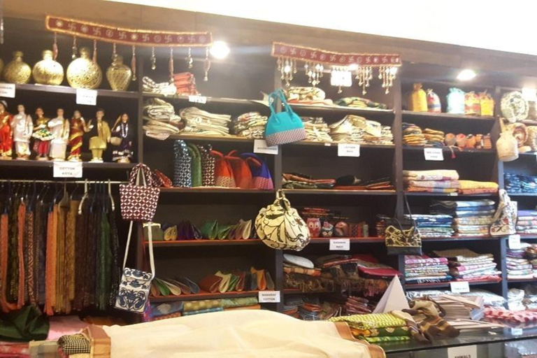 Visita guiada exclusiva a Delhi para ir de compras con trasladosDelhi Cottage Emporium Recorrido de compras