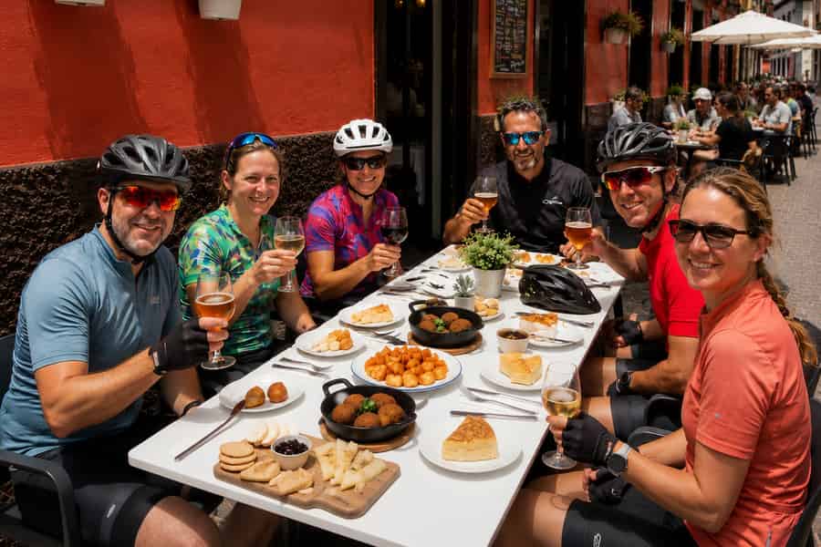 Geführte Fahrradtour durch Santa Cruz, 1,5 Stunden + Tapas. Foto: GetYourGuide