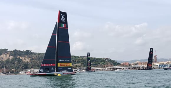 Barcelona: Sailing tour