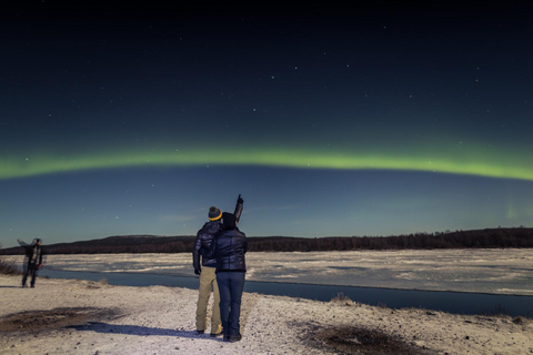 Recorrido fotográfico de la aurora boreal con barbacoaExcursión fotográfica de auroras boreales con barbacoa