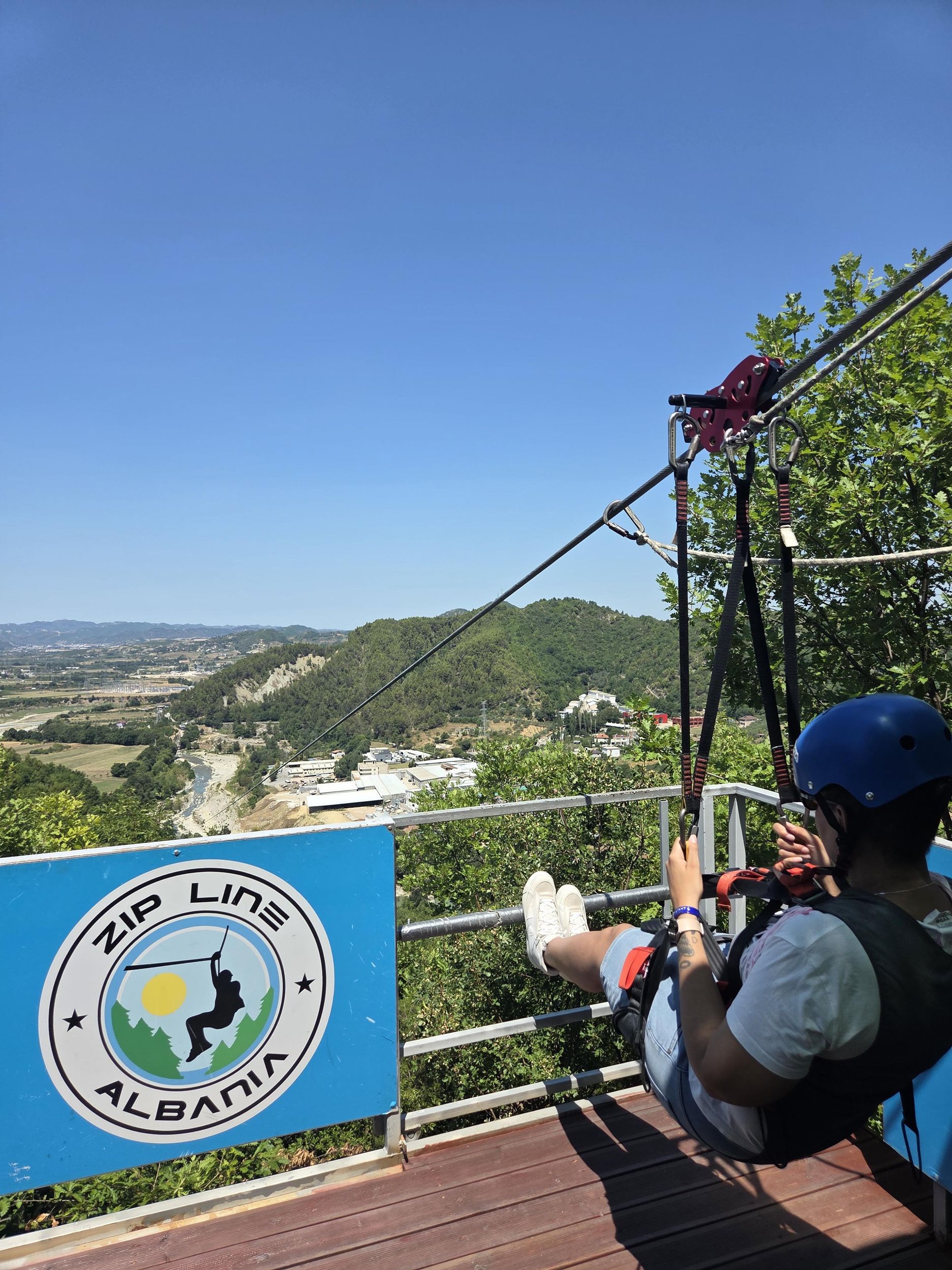 Tirana (Privatauto) Zipline: Mittag-/Abendessen im Castle Restaurant