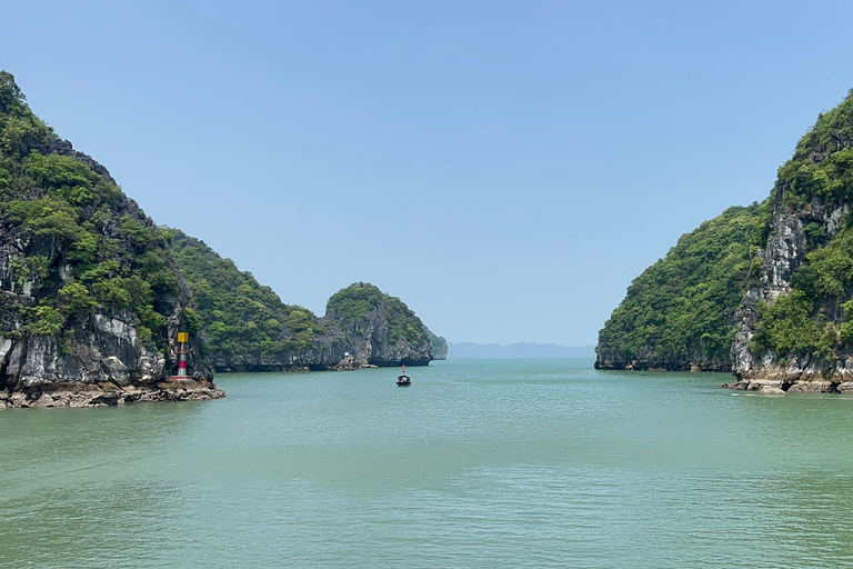 2-tägige Ha Long Bay Island Cruise Tour mit einem 3-Sterne-Kreuzfahrtschiff