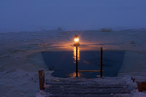 Rovaniemi: Sauna tradizionale e nuoto sul ghiaccio