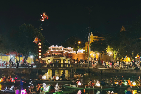 Hoi An - en båttur med lyktor Båtresa med lyktor på Hoai-floden