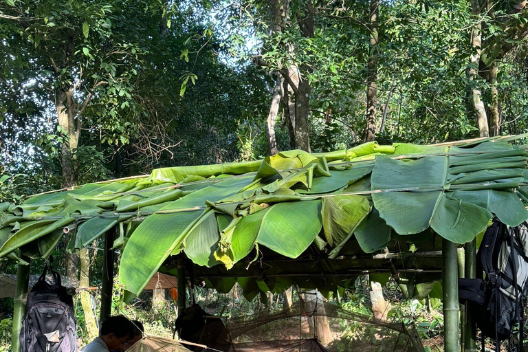 Överlevnadskurs i urskogen nära Luang Prabang.