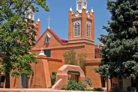Albuquerque: 12pm Old Town History, Legends & Lore Tour