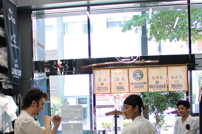 Tokyo: Karate Experience with Former All-Japan Champion PRIVATE Karate Session with Karate Gi(uniform)