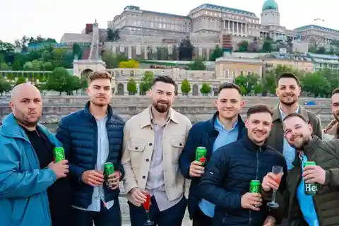 Budapest: Sunset Sightseeing Cruise with Unlimited Beer