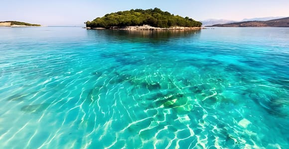Ab Tirana/Durrës/Vlora: Tagestour nach Saranda, Ksamil und zum „Blue Eye“