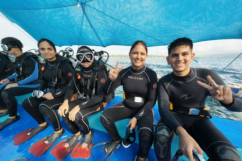 Boracay: Island Hopping Boat Tour with Snorkel and Scuba