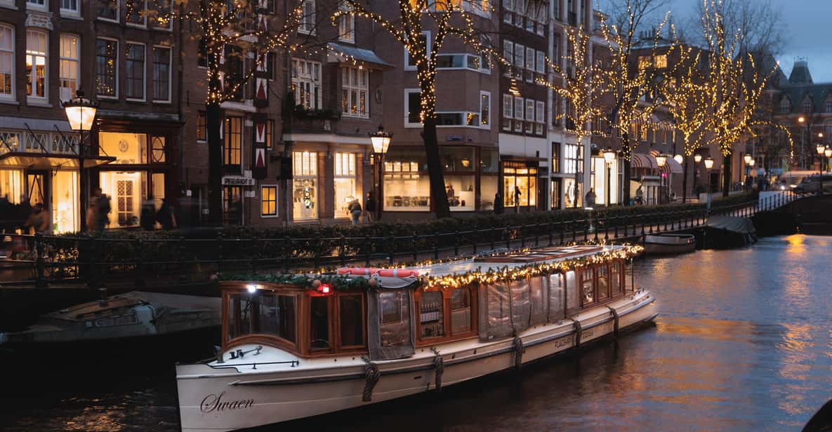 Impressie van Amsterdam: Verwarmde grachtenrondvaart met onbeperkte drankjes en hapjes