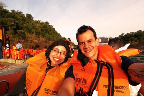 Cataratas do Iguaçu - lado brasileiro com o Macuco Safari Speed BoatDos hotéis de Puerto Iguazu