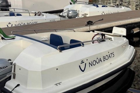 Dubai: Self-Drive Boat Tour in Creek Harbour - 5 Pax Dubai: Self-Drive Boat Experience in Creek Harbour - 5 Pax