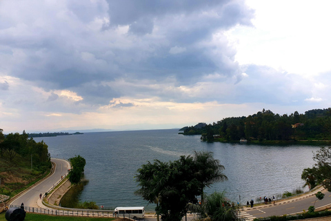 Rwanda: Lakeside Exploration Tour with Kayaking & Guide Guided tour through Rwanda history and lakes