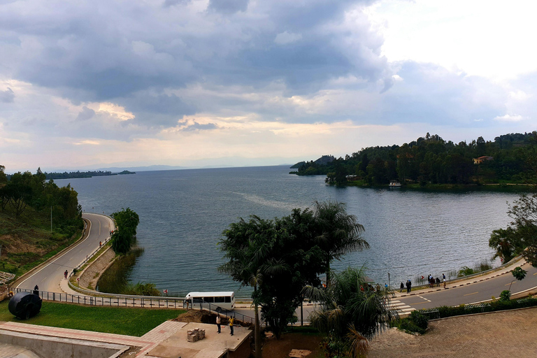 Rwanda: Lakeside Exploration Tour with Kayaking & Guide Guided tour through Rwanda history and lakes