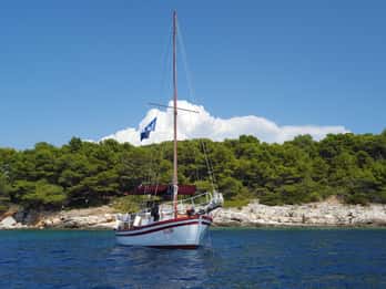 Hvar: Pakleni Islands Sailing Tour with Brunch