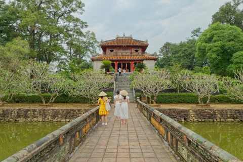 Hue: Rejs, aby odwiedzić pagodę Thien Mu, grobowce królewskie