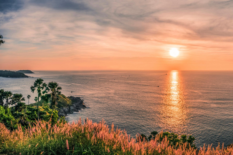 Phuket: Tour nocturno privado con puesta de sol en Laem Phrom Thep