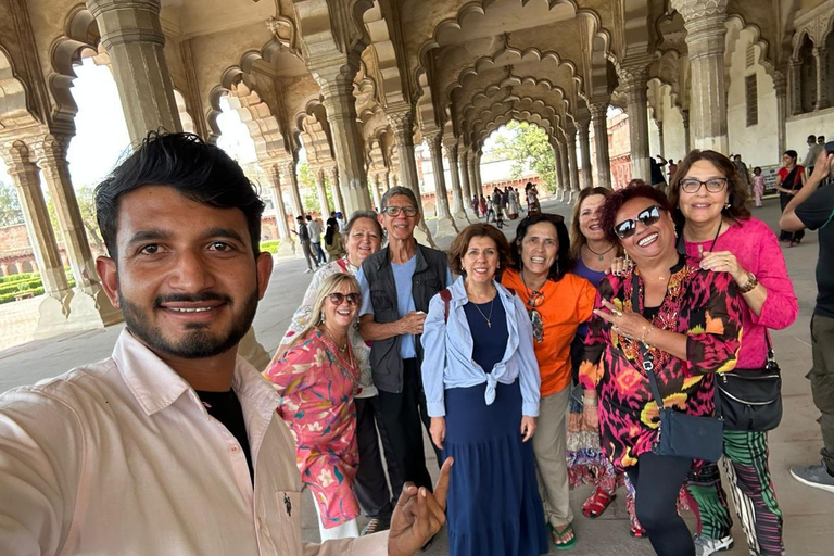 From Delhi: Taj Mahal Day Trip by AC Car with 5-Star Lunch All-Inclusive Tour: AC Car, Guide, 5-Star Meal & Tickets