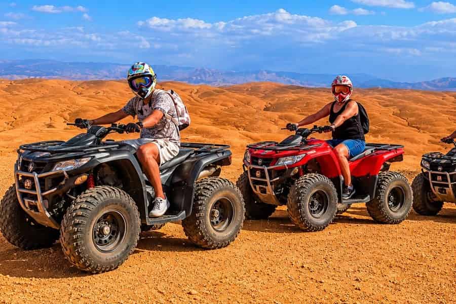 Marrakech: Agafay Desert Quad Biking mit Abendessen & Show. Foto: GetYourGuide