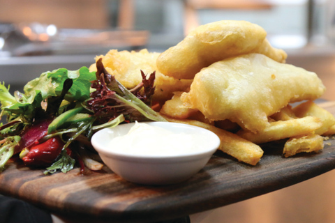 Excursión a pie por Hahndorf After Dark con comida incluida