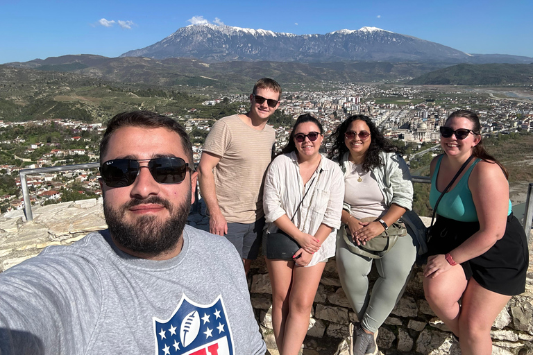 一日游：联合国教科文组织世界遗产城市贝拉特和传统午餐私人一日游：联合国教科文组织城市贝拉特和传统午餐