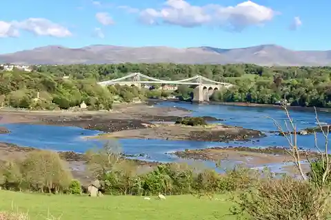Isle of Anglesey: Anglesey and Snowdonia Guide