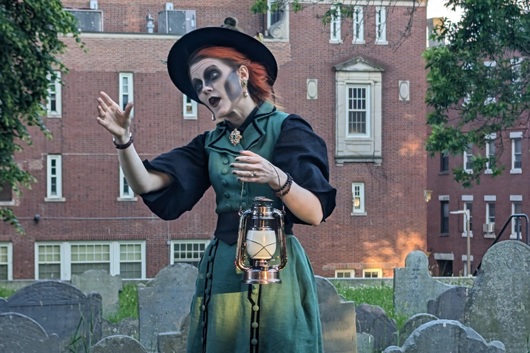 波士顿幽灵与墓碑夜行之旅