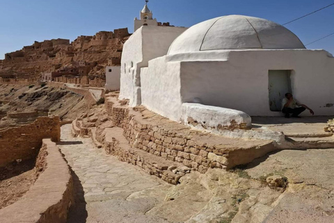 Excursão ao pôr do sol em Ksar Ghilane: Magia do Deserto a partir de Djerba