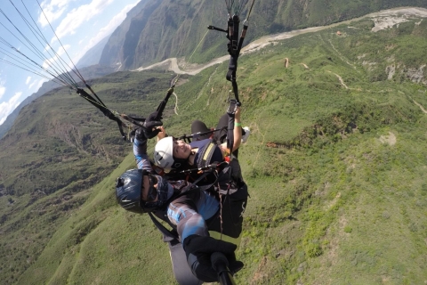 Paragliding in Cañon del Chicamocha Pick-up in Bucaramanga